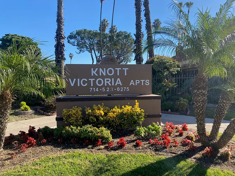 Knott Ave — Photo 9