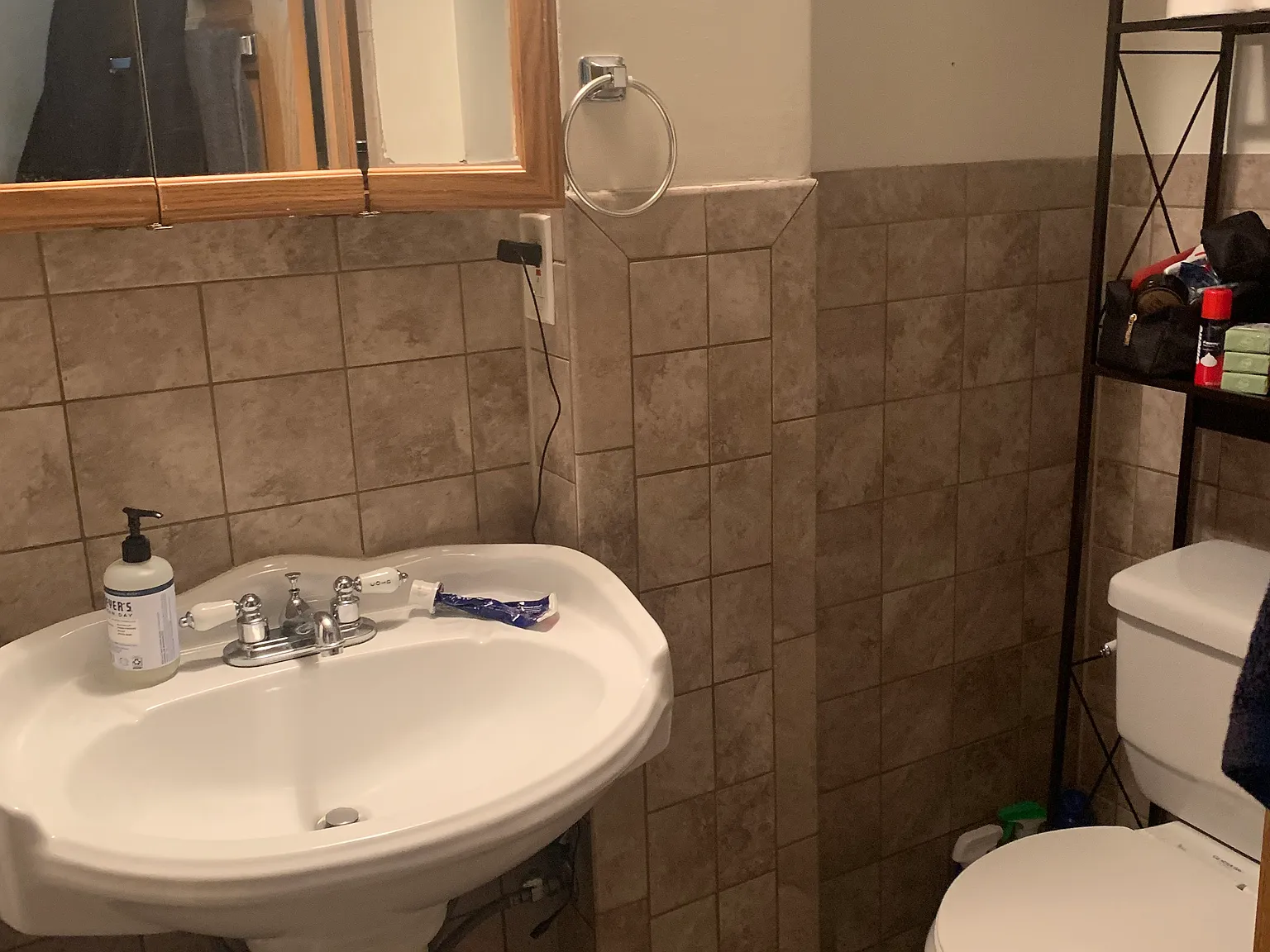 4 bed, $2,100 — Photo 2