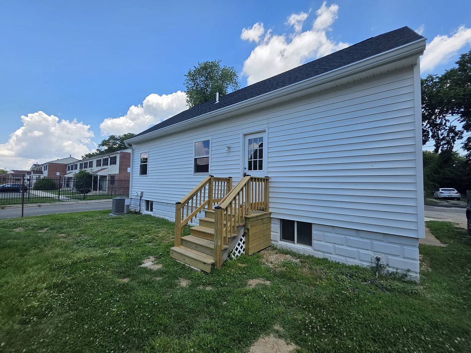 3 bed, 864 sqft, $1,500 — Photo 2