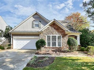 6902 Saranac Ln, Matthews, NC 28105