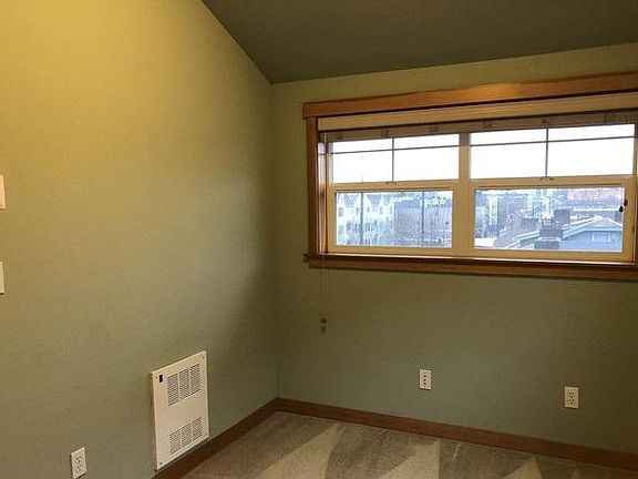 5th image of 5806 Roosevelt Way NE