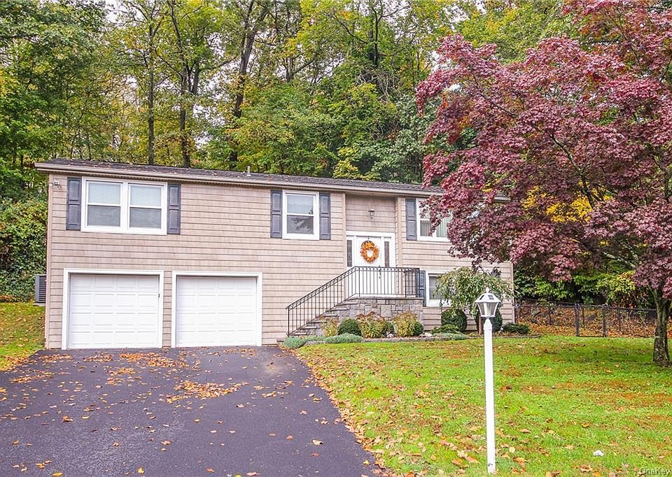 1st image of 121 Dahlia Dr