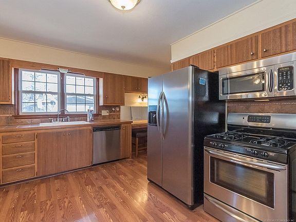 4th image of 1316 W Davis Dr