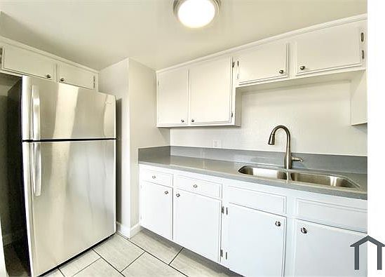 4th image of 11308 S Figueroa St APT E