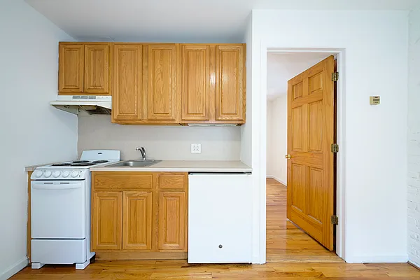 Rented by Buchbinder & Warren | media 11