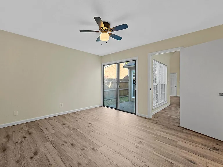 6005 Dooley Dr — Photo 17
