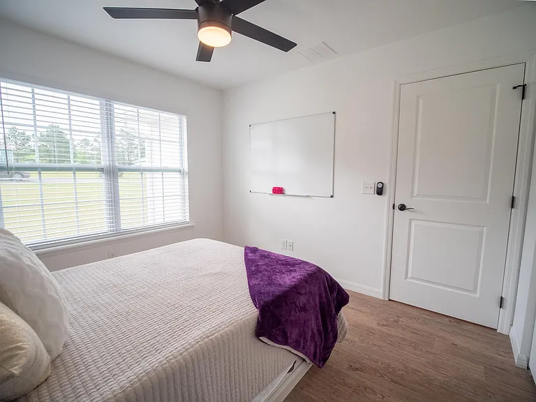 315 SE Lindale Gln — Photo 18