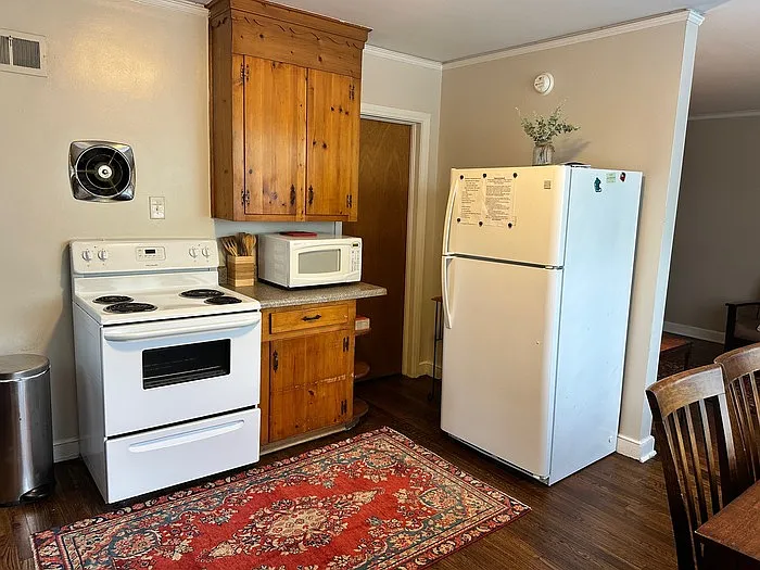 1840 Wheat St — Photo 3