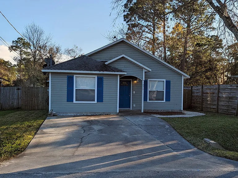871 Pacific Blvd — Photo 1