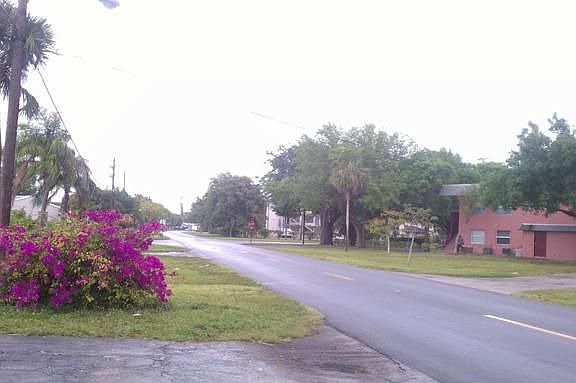 2nd image of 225 Avondale Dr