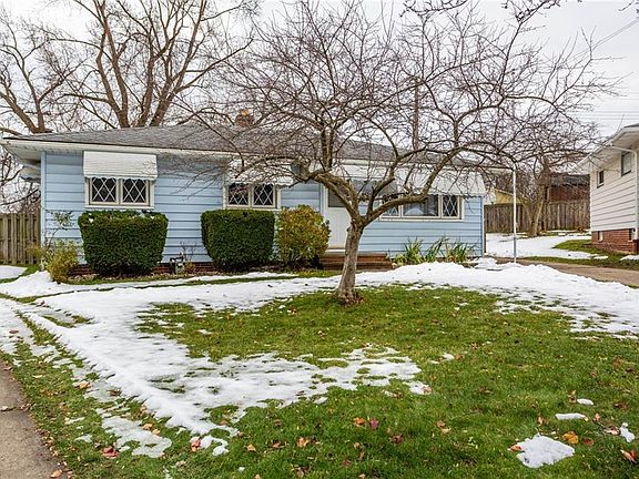 3rd image of 4525 Holiday Cir