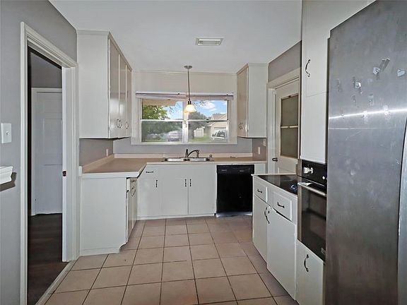 3rd image of 205 Cedar Dr