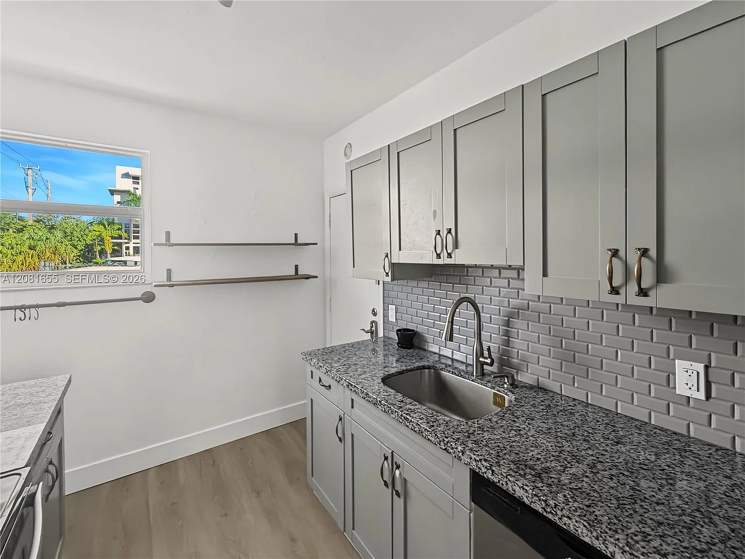 Island Point South Condo — Photo 4