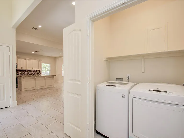 10572 Twin Oak Dr — Photo 25