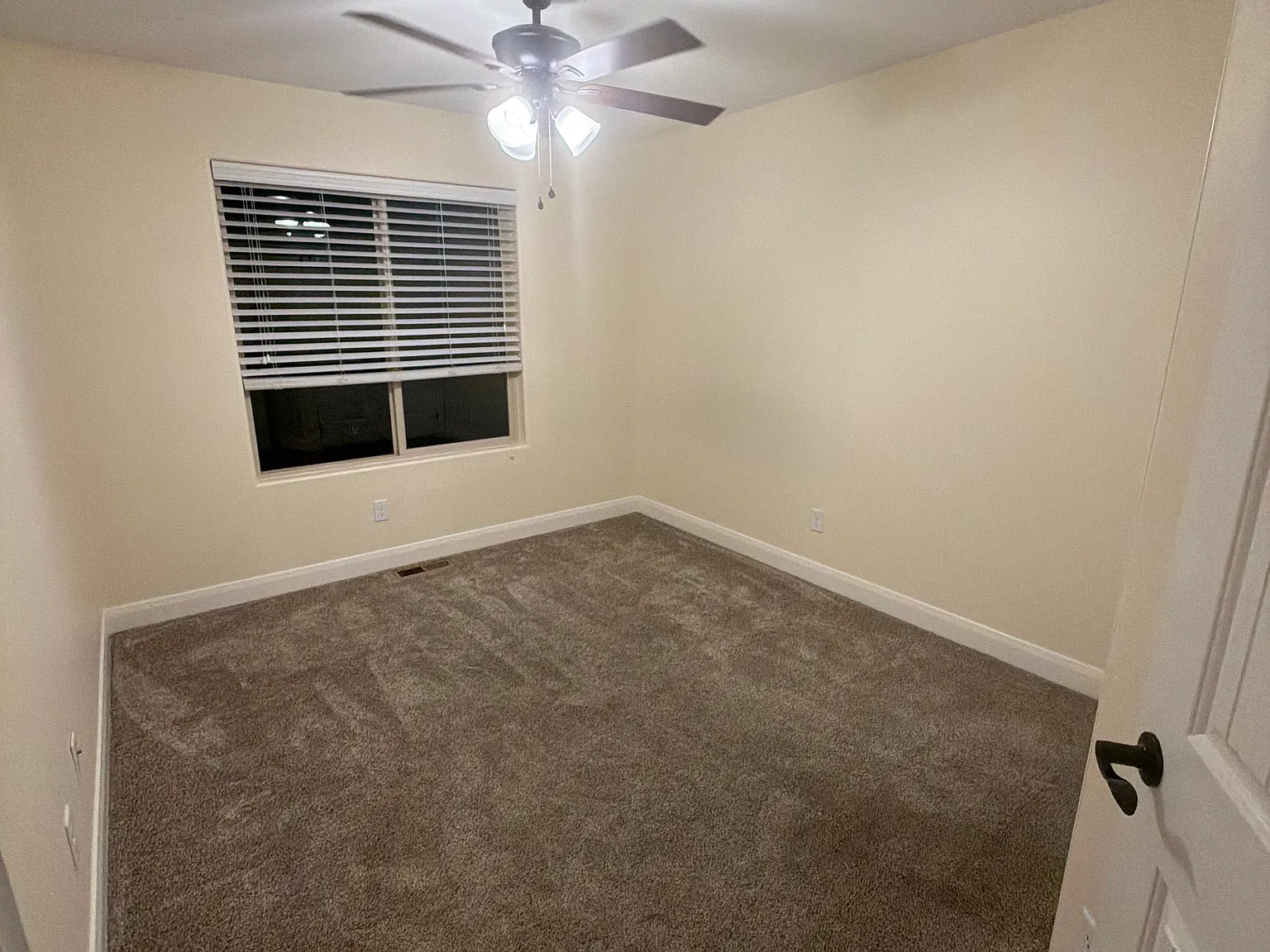 3 bed, 1690 sqft, $650 — Photo 1