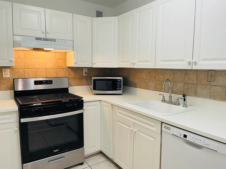 801 N Pitt St #901 — Photo 6
