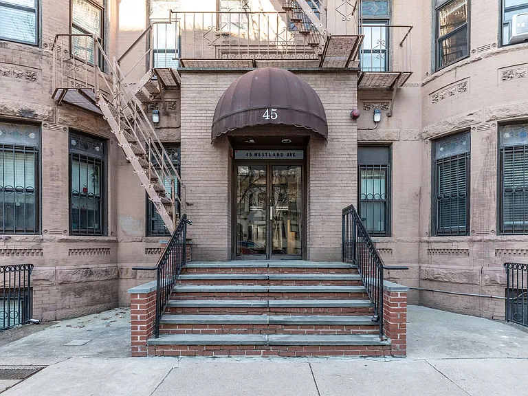 45 Westland Ave #8 — Photo 2