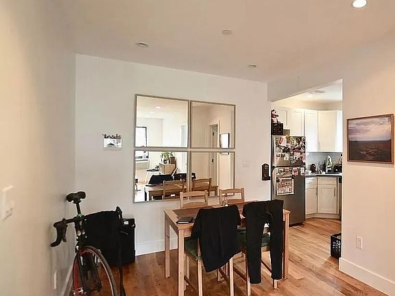 5th image of 220 Vernon Ave APT 4A