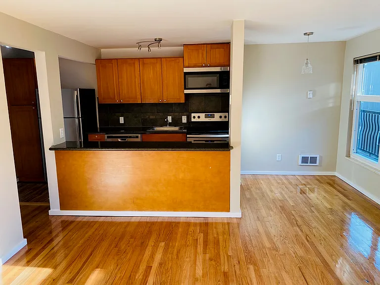 1226 Taylor Ave N #1 — Photo 5