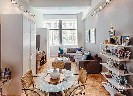 Rented by Warburg | media 9