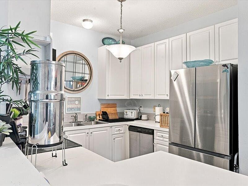1st image of 7165 Majestic Blvd