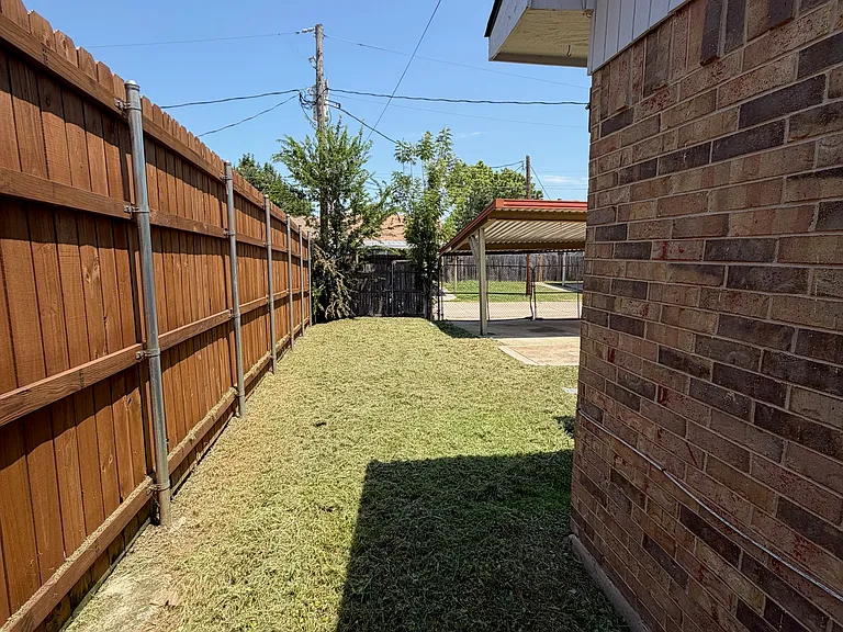 304 Gregory Ln — Photo 15