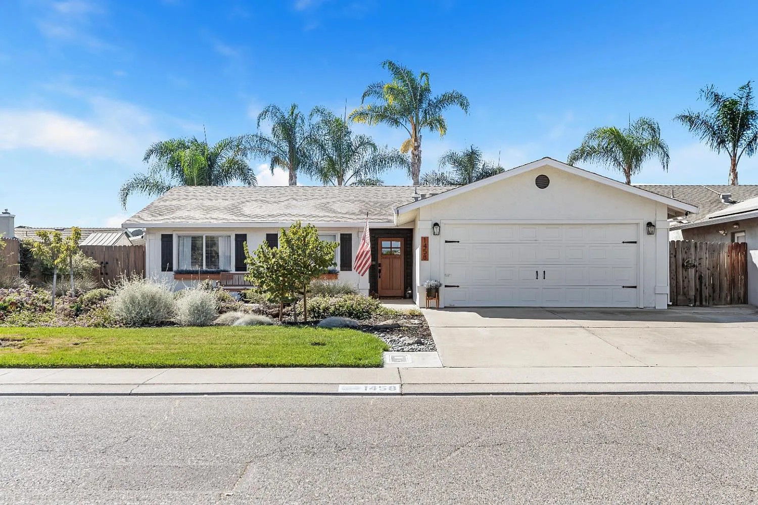 1458 Harvest Dr photo 1