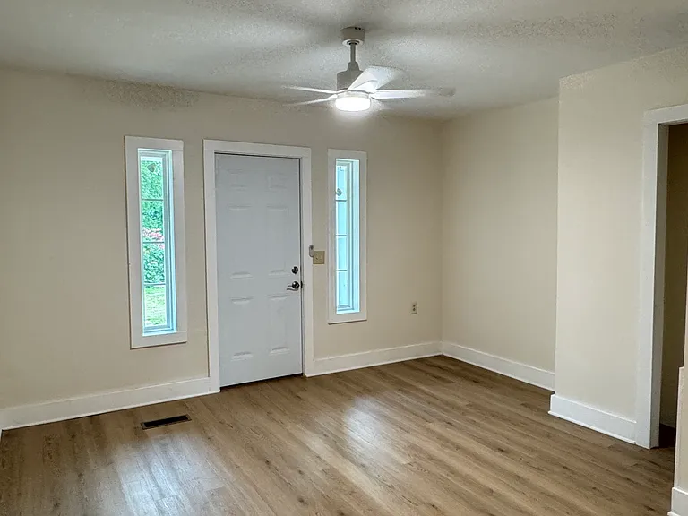 112 Douglas St — Photo 2