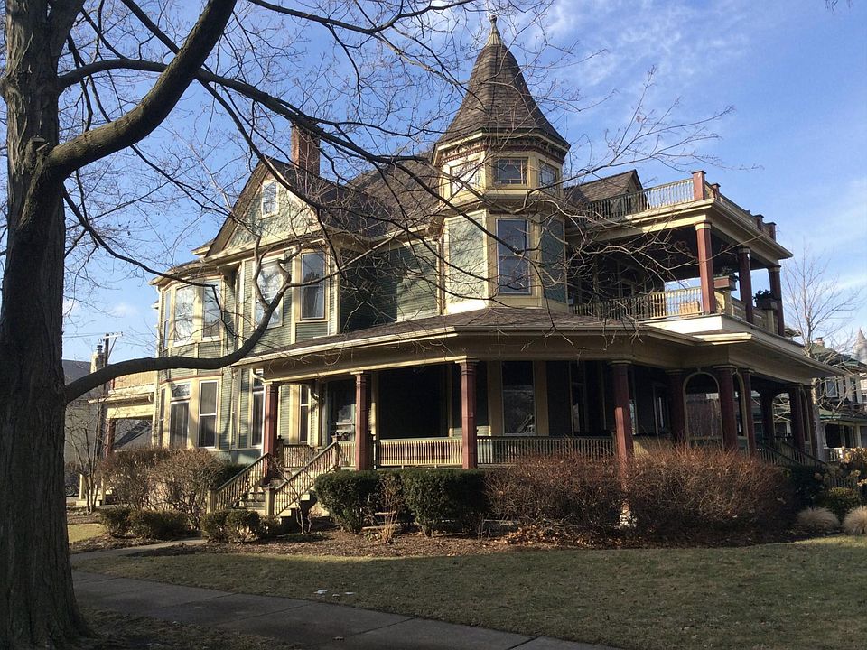 1st image of 1004 W Superior St