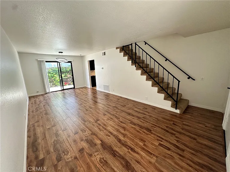 16592 Jib Cir #B — Photo 2