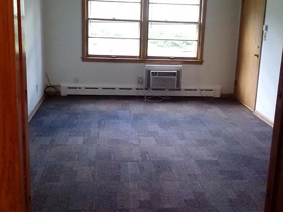 3rd image of 644 Sherwood Ave #4