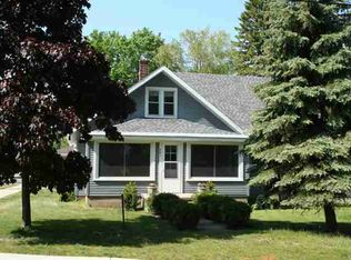 401 Pine St, Harbor Springs, MI 49740