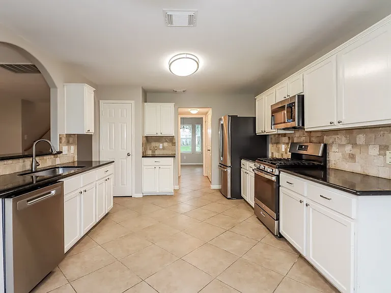 2427 Ranch Hollow Ct — Photo 8