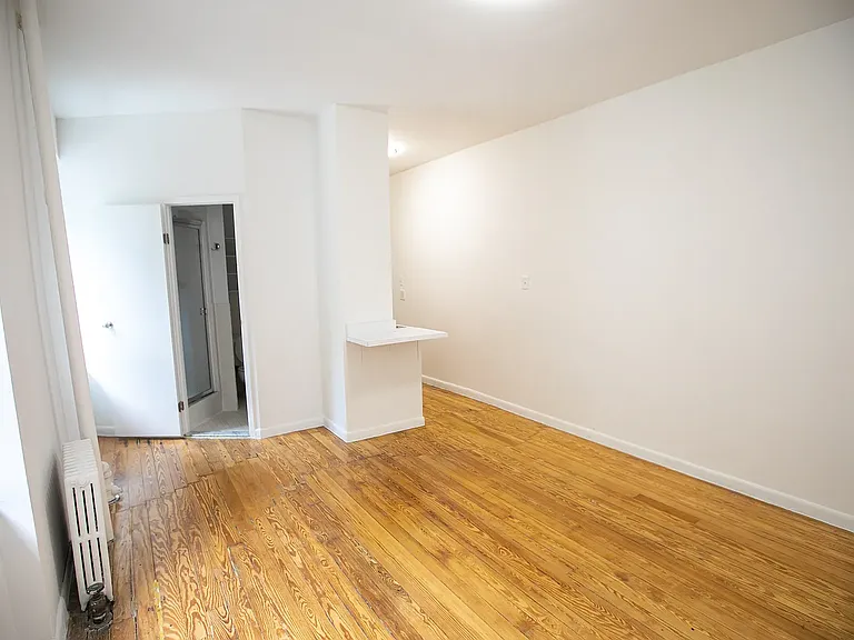 234 Thompson St #6 — Photo 4