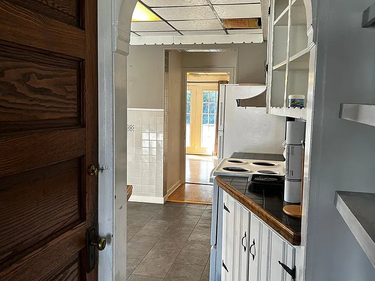 308 N Blakely St — Photo 12