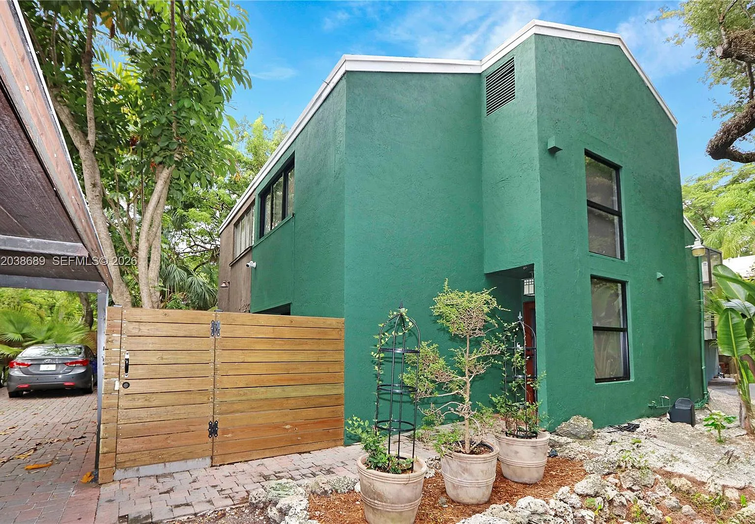 Pent Homestead — Photo 1