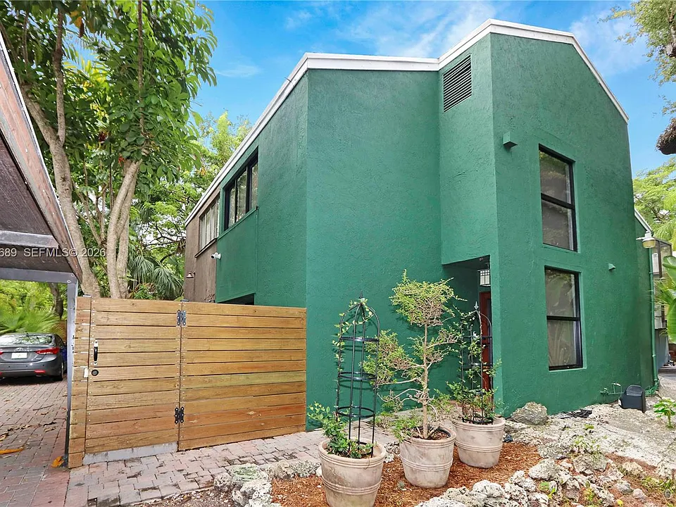 3138 Mary St #3138