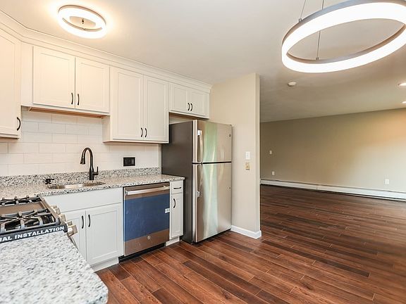 4th image of 68 Edgelawn Ave APT 8