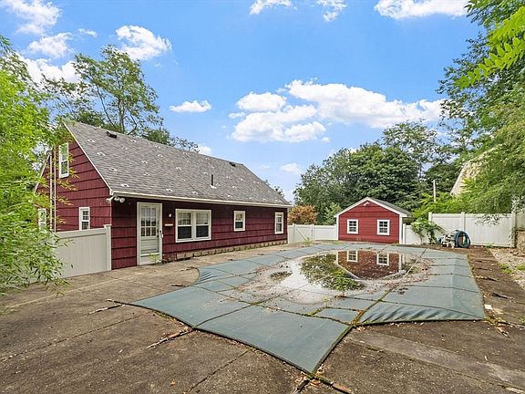 5th image of 225 Golden Hill Ave