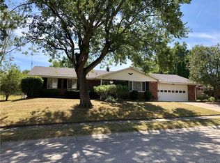 728 Greenview Dr, Tipp City, OH 45371