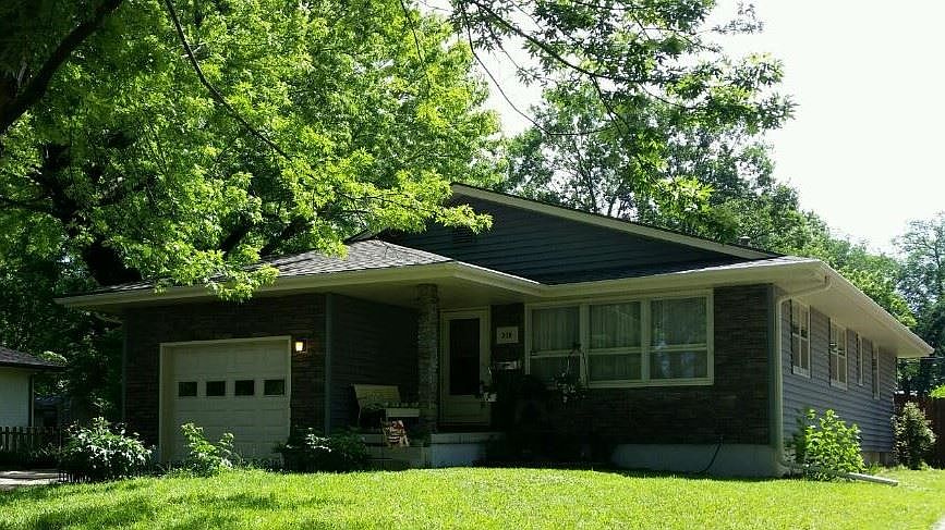 1st image of 910 Woodland St