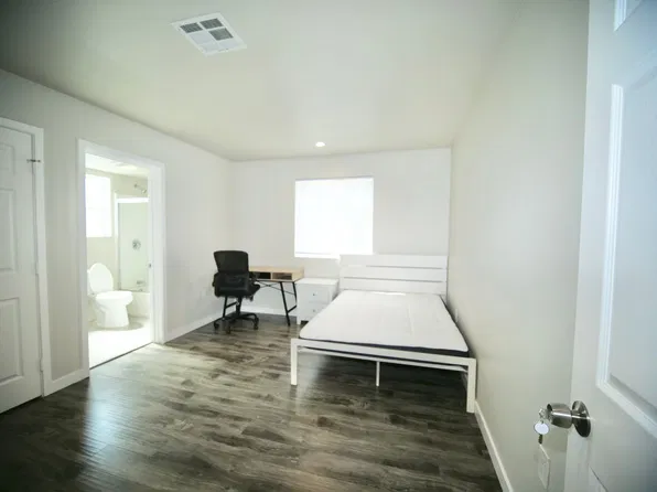 1205-1207 W 37th Dr #1207-A, Los Angeles, CA 90007