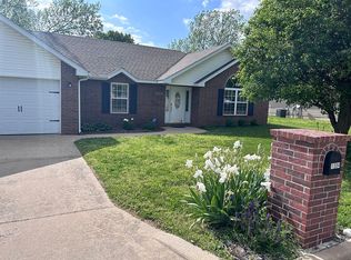 1304 Hale McGinty Dr, Neosho, MO 64850