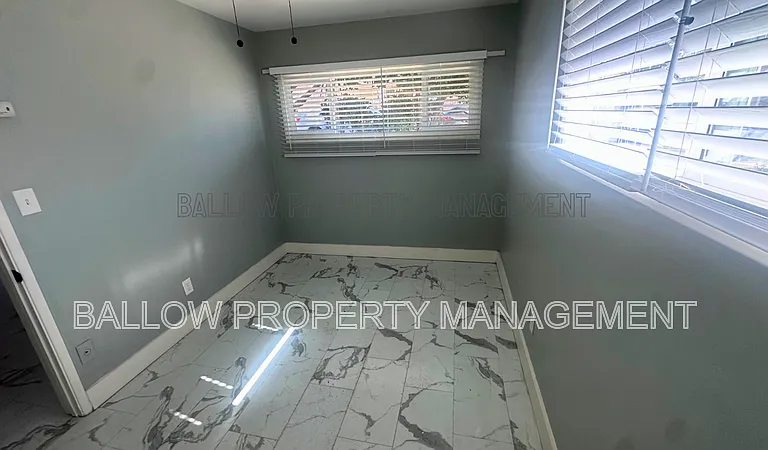 2141 E 16th St — Photo 3