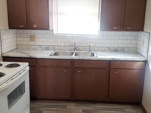 5th image of 223 E 2nd St APT 1