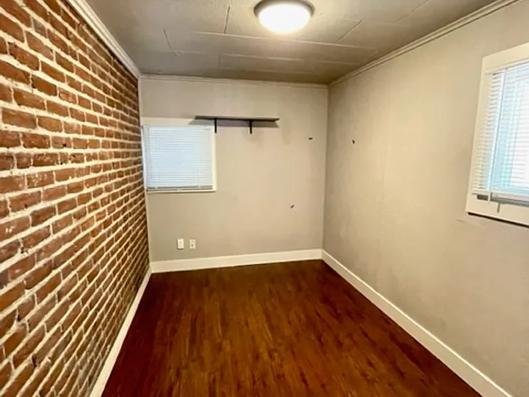 Newport Ave Triplex - 00404-NEWP-00 — Photo 6