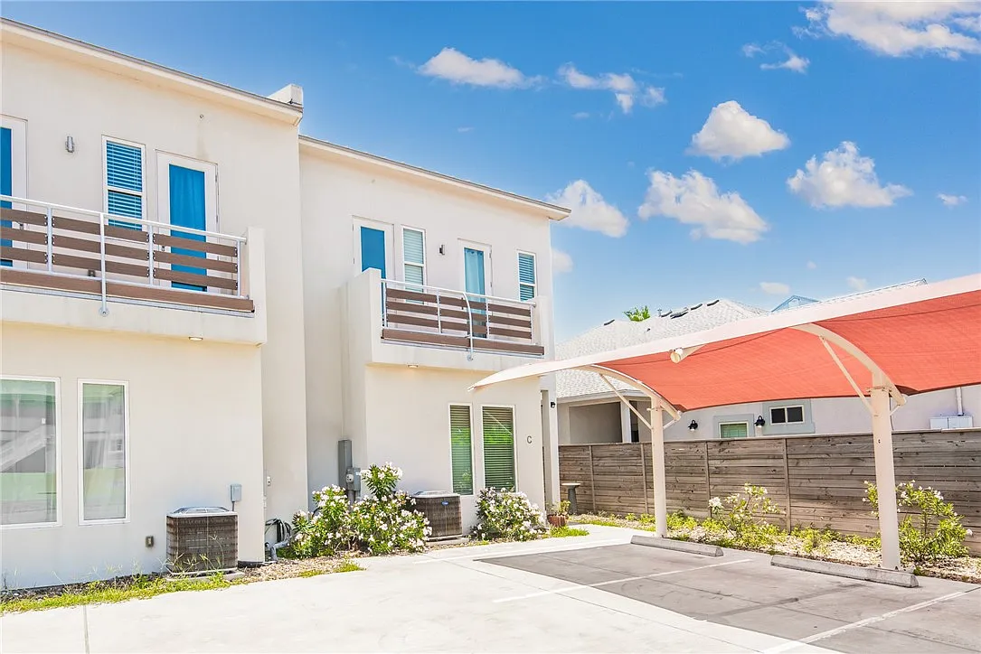 3 bed, 2.5 bath, 2000 sqft, $4,000 — Photo 3