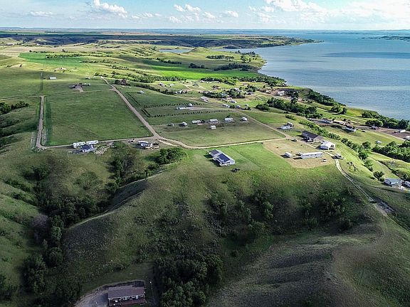 4th image of 215 Beaver Bay Trl