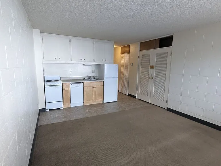 Campus Apartments — Photo 16