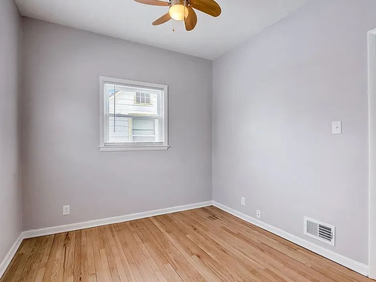 6805 6809 6811 6811a Lloyd Street 2013 #6815-W-2013A — Photo 12